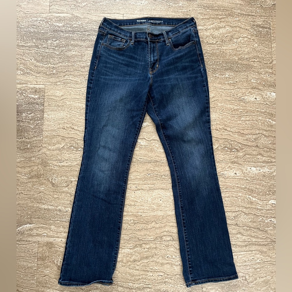 CURVY JEANS